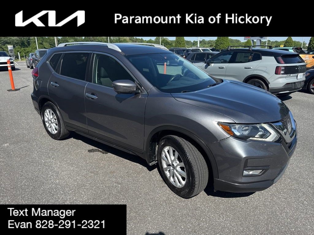 Used 2017 Nissan Rogue SV w/ Sun & Sound Touring Package image 3