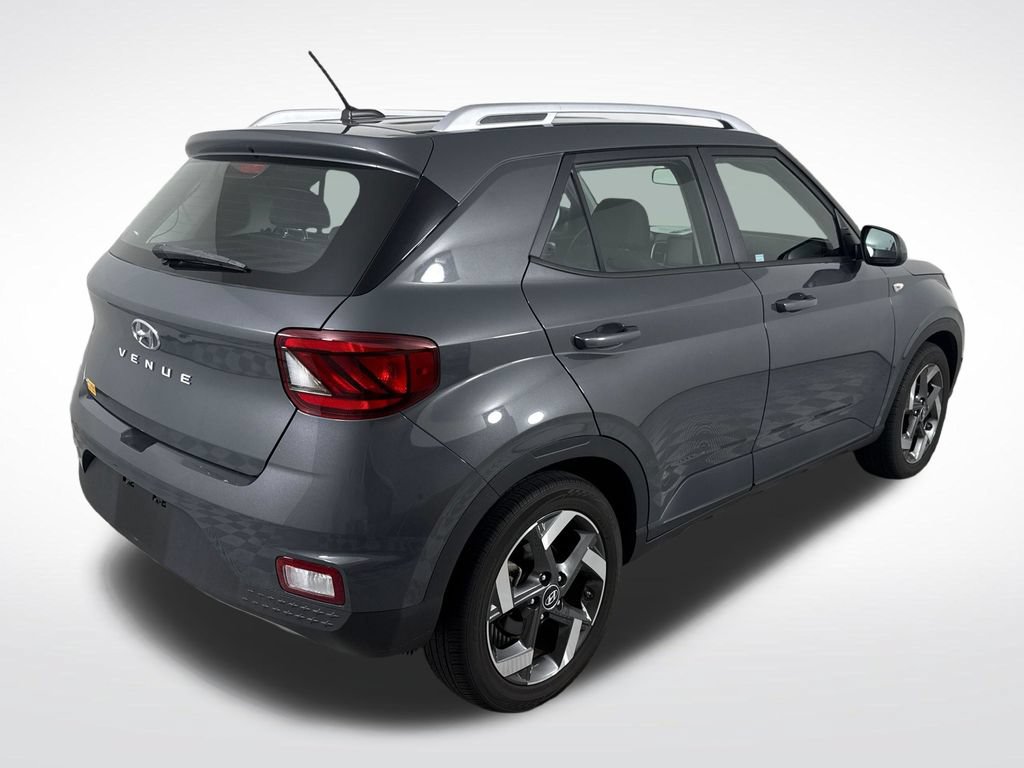 Used 2023 Hyundai Venue SEL FWD image 3