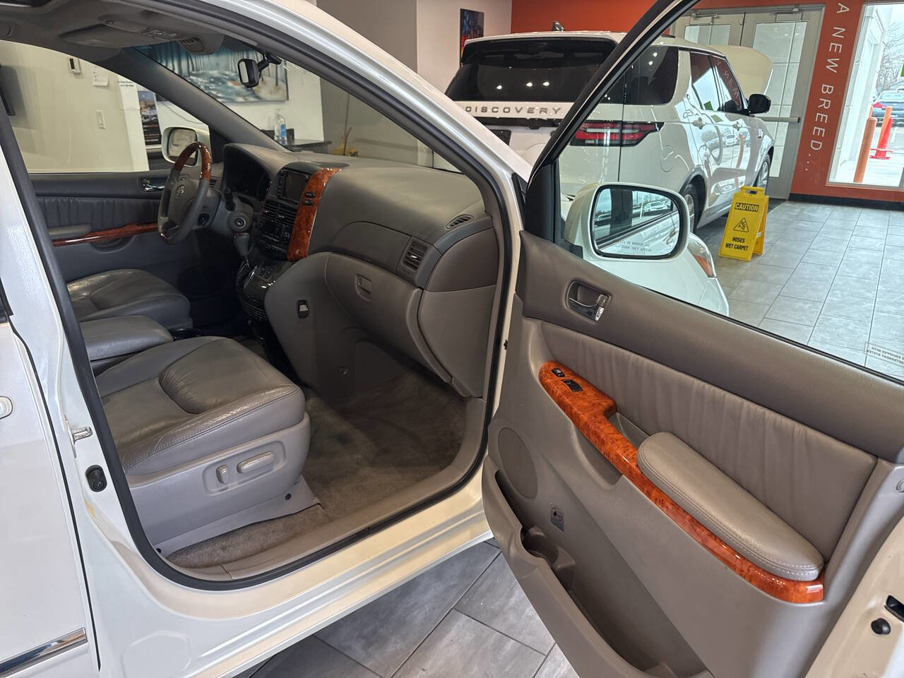 Used 2009 Toyota Sienna XLE Limited image 45