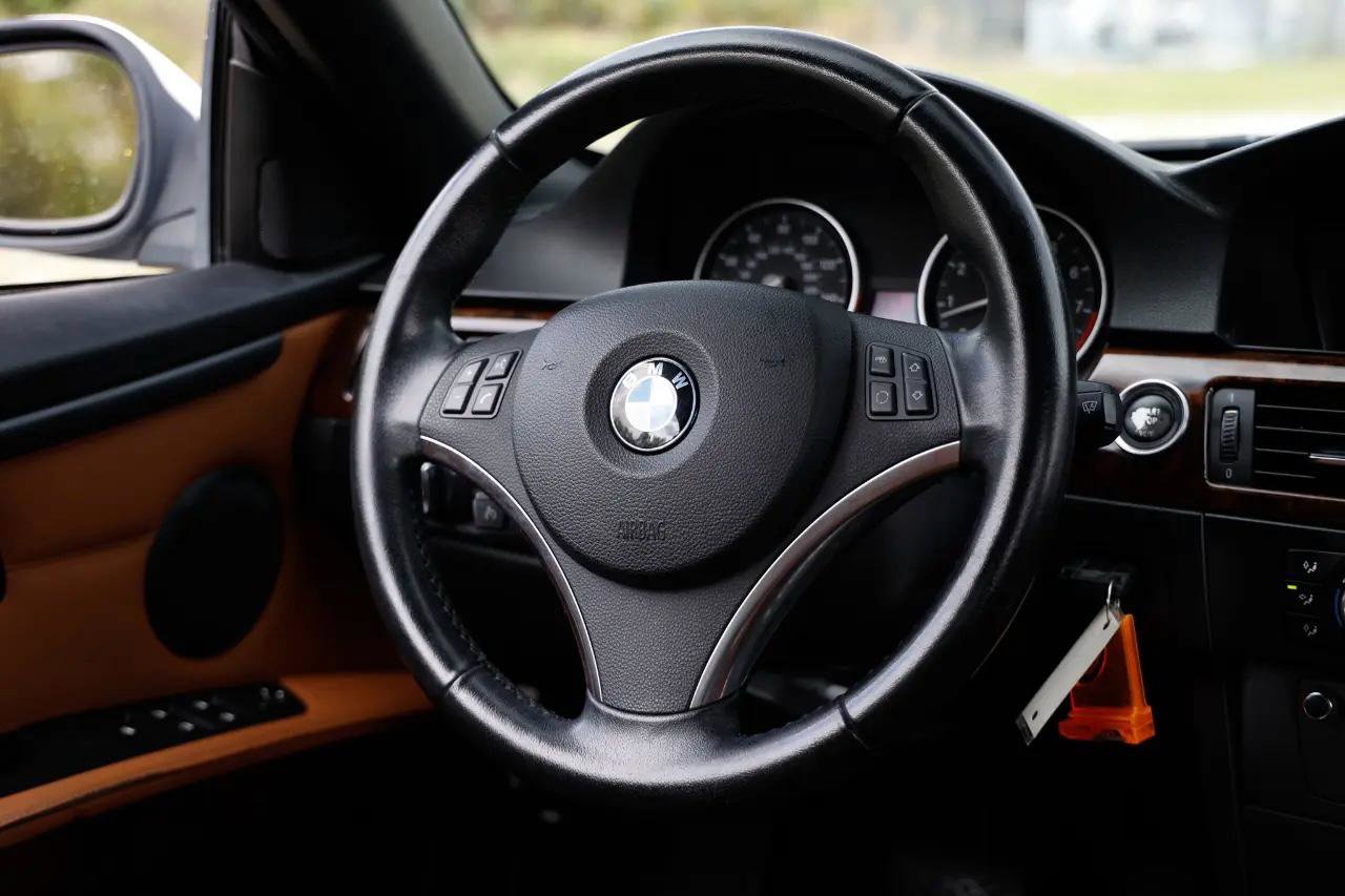 Used 2013 BMW 328i Convertible image 27