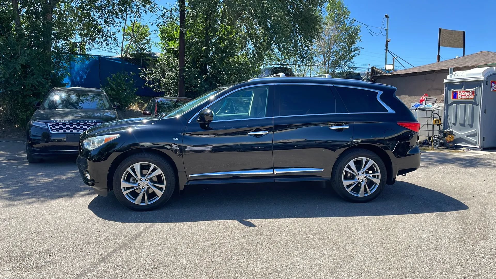 Used 2015 INFINITI QX60 Luxe w/ Premium Plus Package AWD/4WD image 3