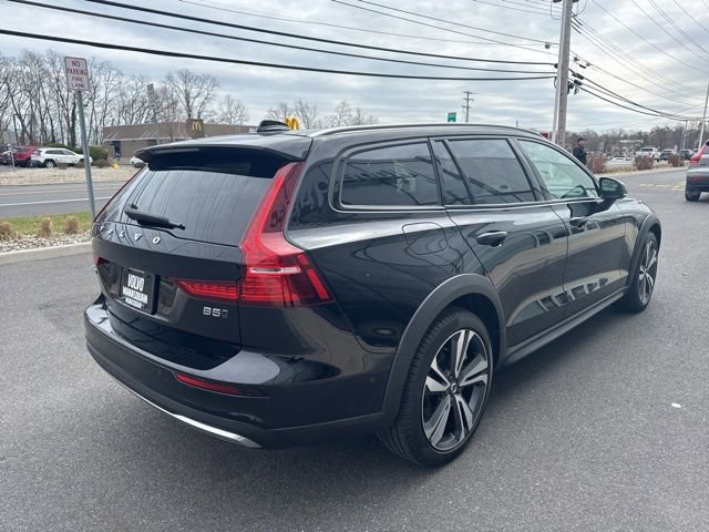 Used 2025 Volvo V60 B5 Cross Country Plus image 5