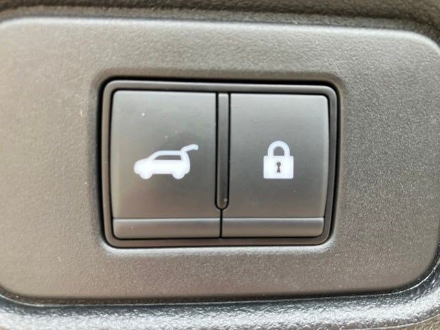 Used 2025 Nissan Pathfinder SL AWD/4WD image 27