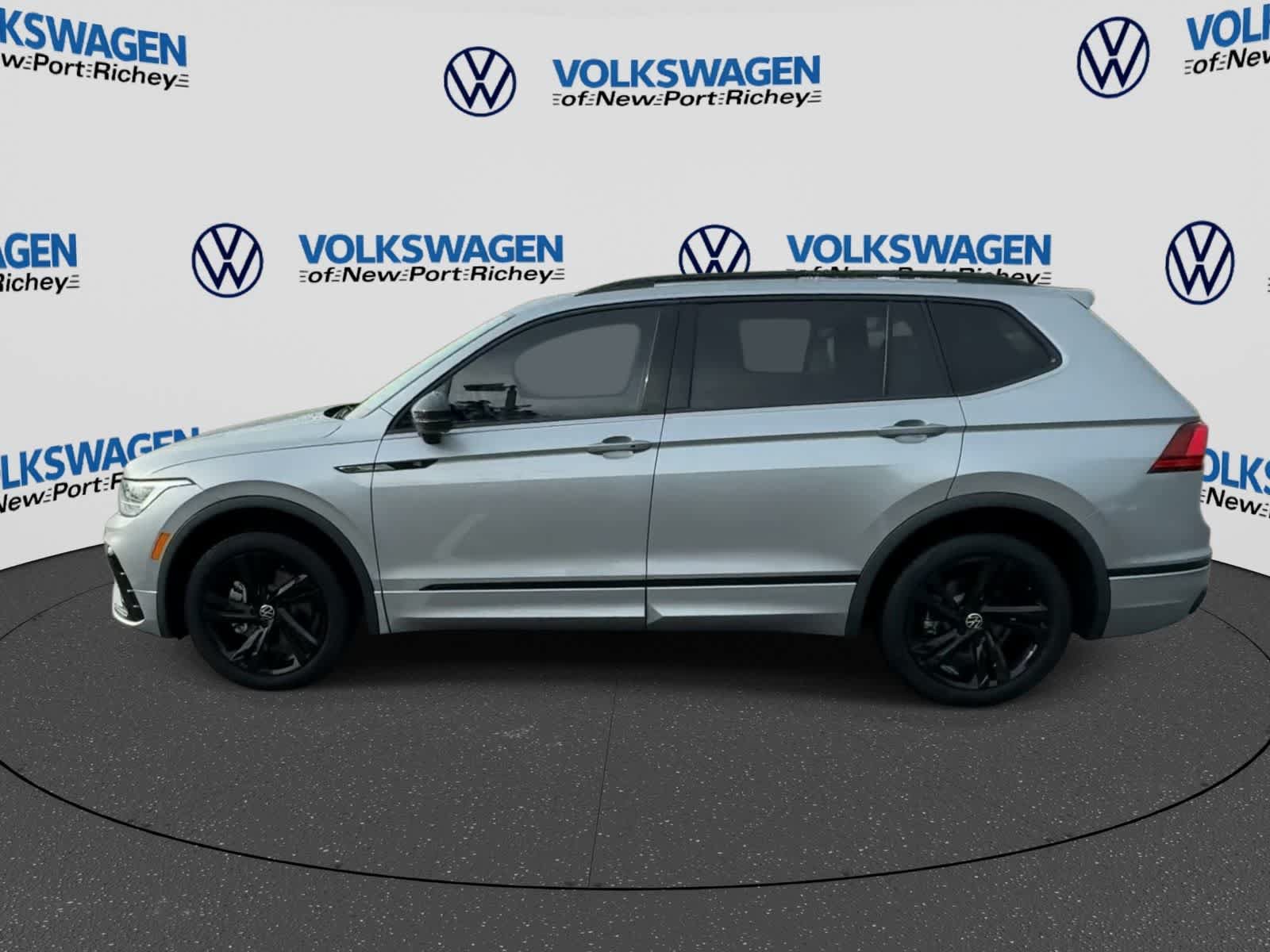 Used 2023 Volkswagen Tiguan SE R-Line FWD image 5
