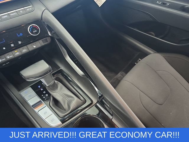 Used 2025 Hyundai Elantra SEL w/ Cargo Package FWD image 25