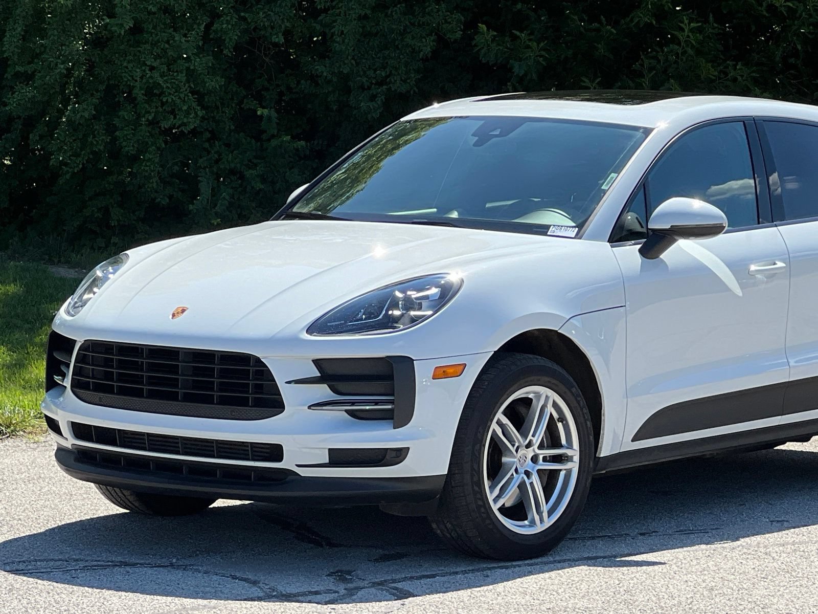 Certified 2021 Porsche Macan AWD/4WD image 12