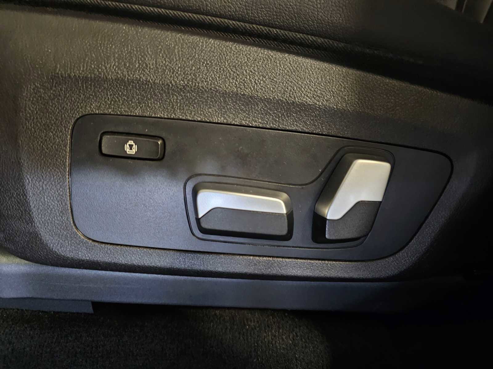 Used 2021 BMW X4 xDrive30i w/ M Sport Package image 31