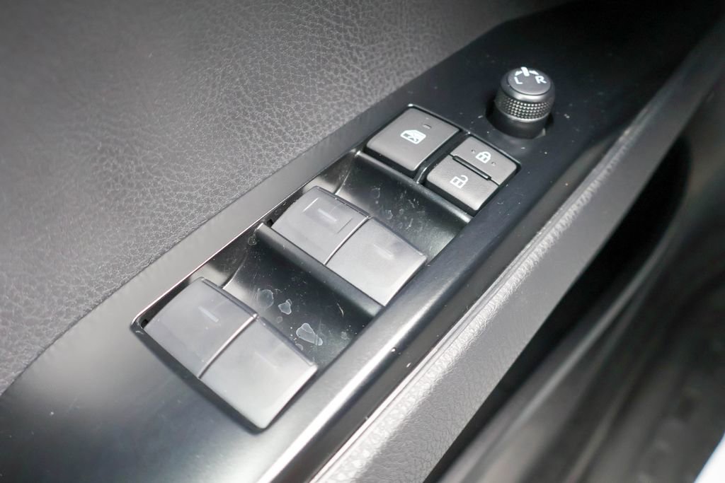 Used 2025 Toyota Camry SE FWD image 18