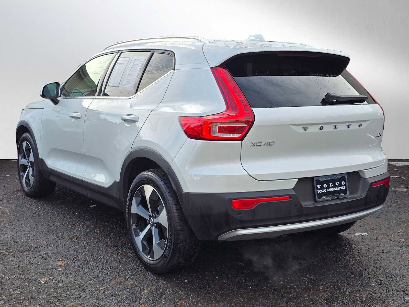 Certified 2025 Volvo XC40 B5 Core w/ Protection Package Premier image 5