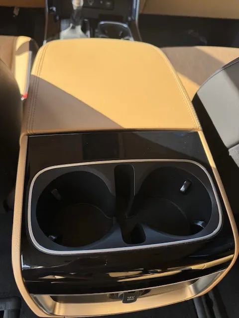 Used 2024 Kia Carnival EX image 25