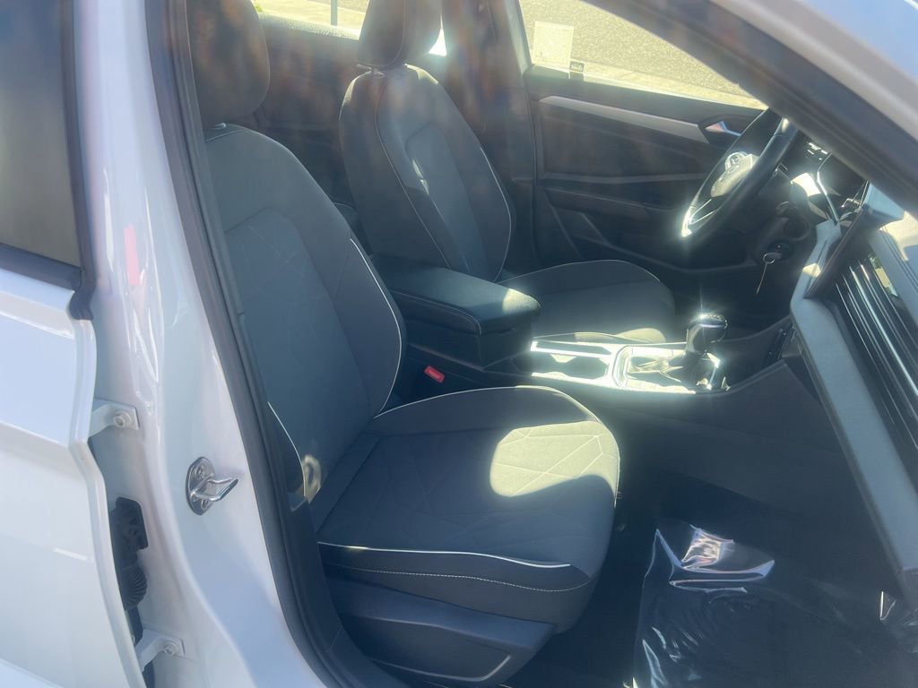 Used 2025 Volkswagen Jetta Sport image 31