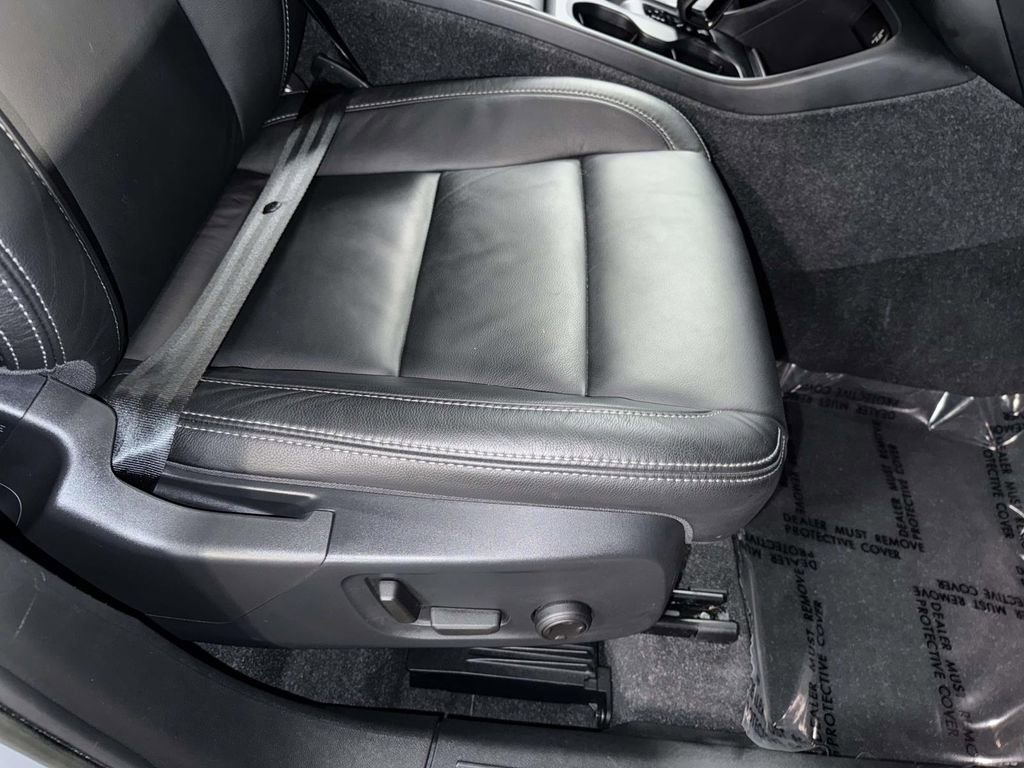 Used 2023 Volvo XC40 B4 Core w/ Convenience Package image 15