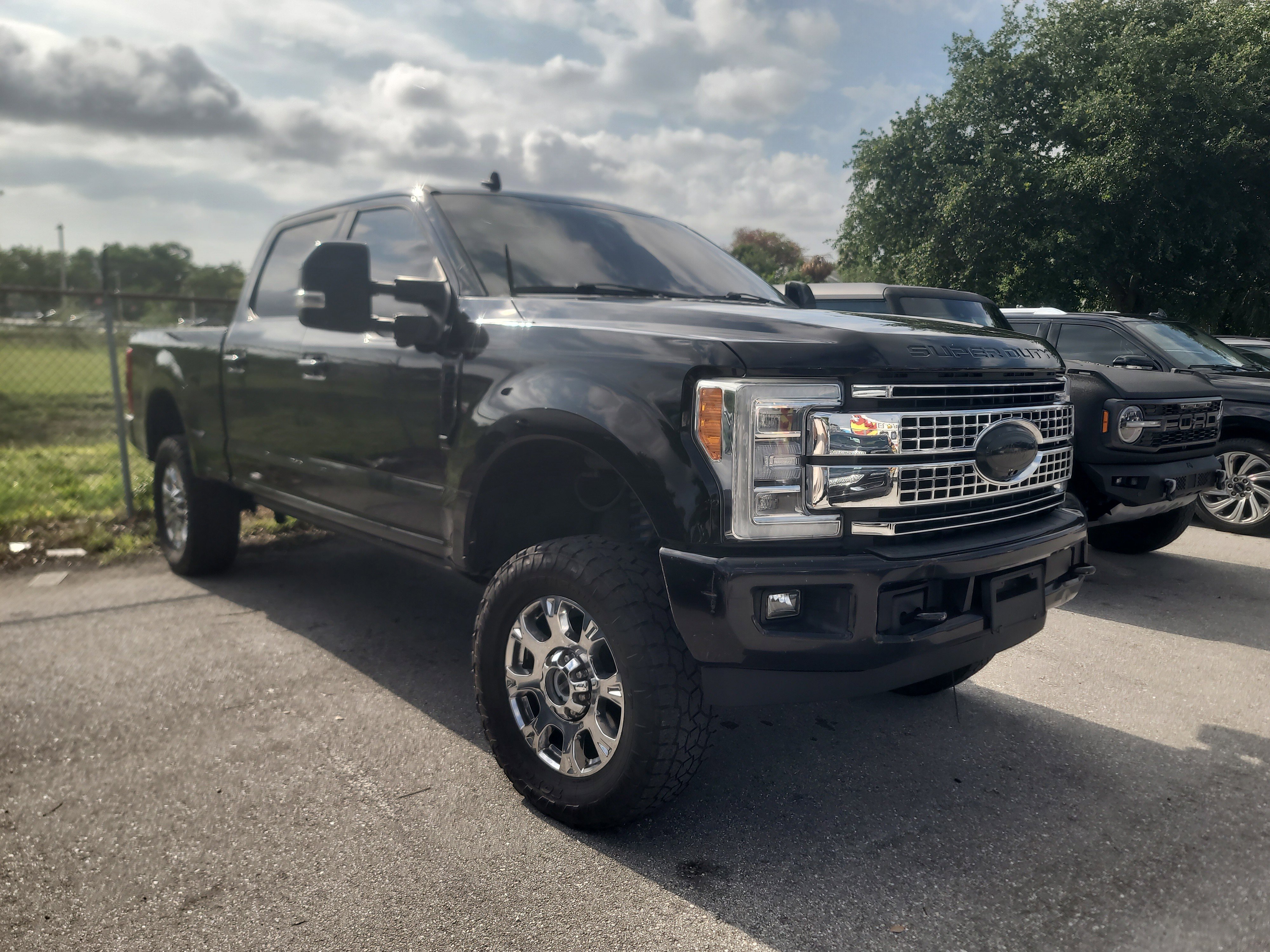 Used 2019 Ford F250 Platinum w/ Platinum Ultimate Package AWD/4WD image 3