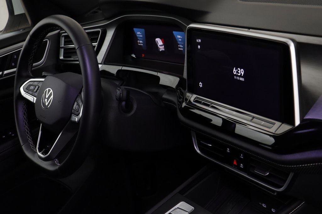 Used 2025 Volkswagen Atlas Cross Sport SE image 19