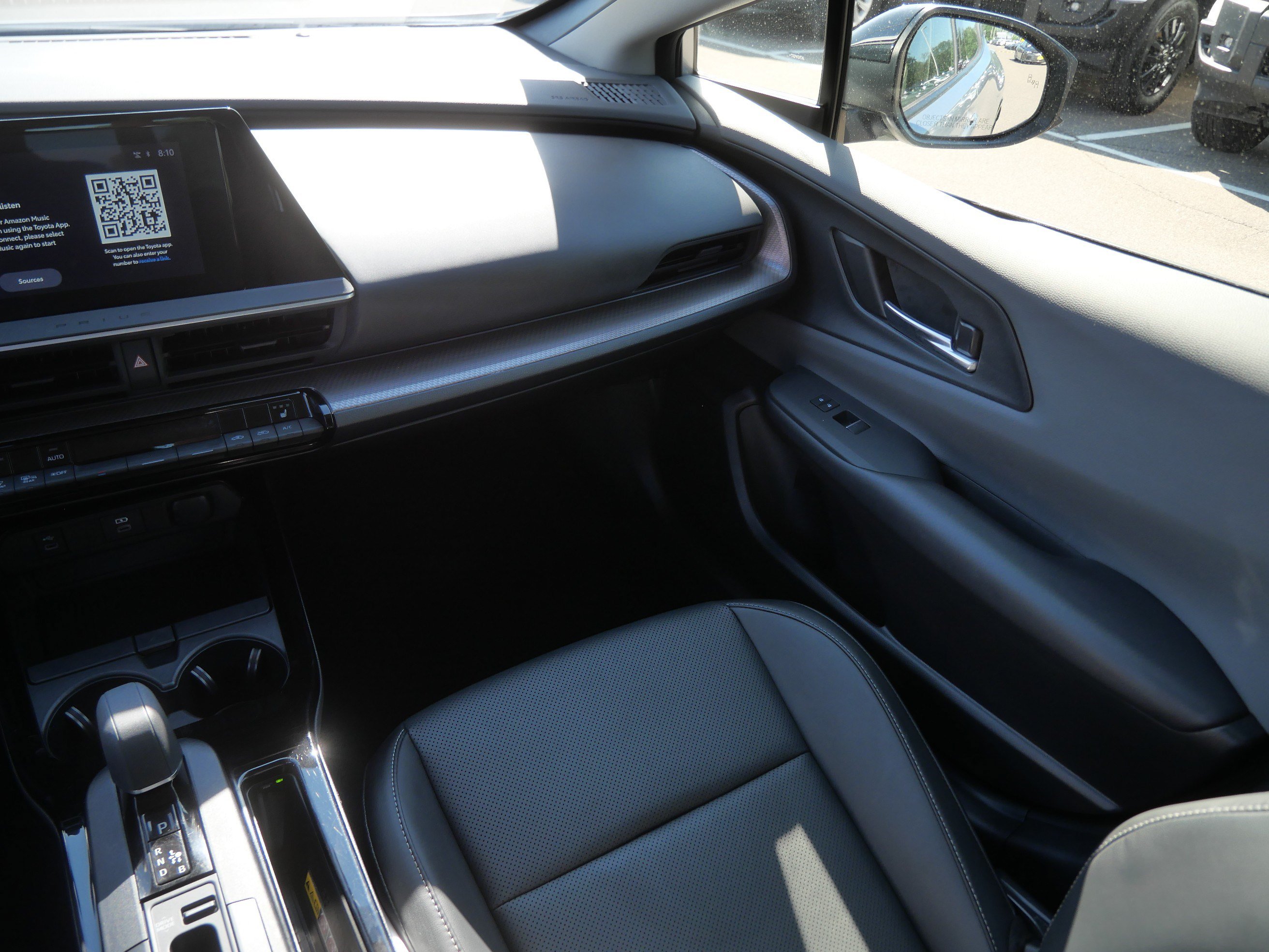 Certified 2025 Toyota Prius XLE FWD image 12