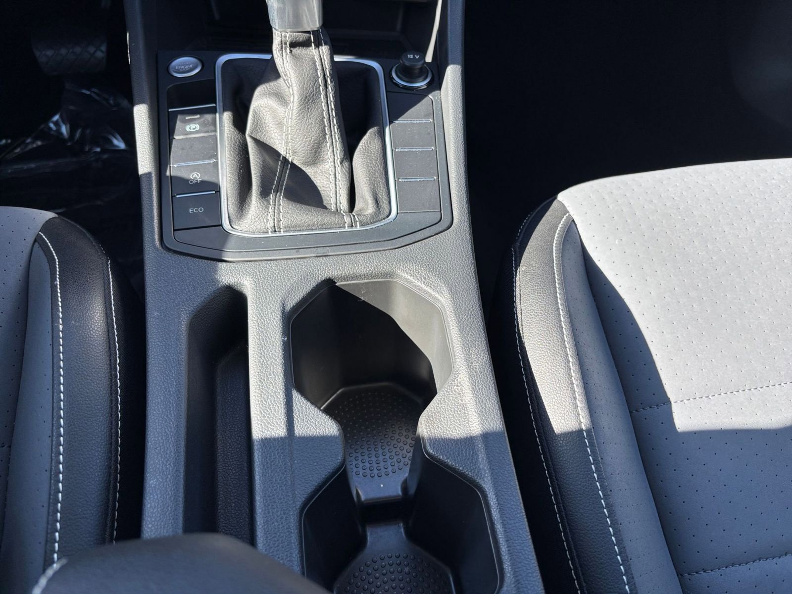 Used 2025 Volkswagen Jetta SE image 40