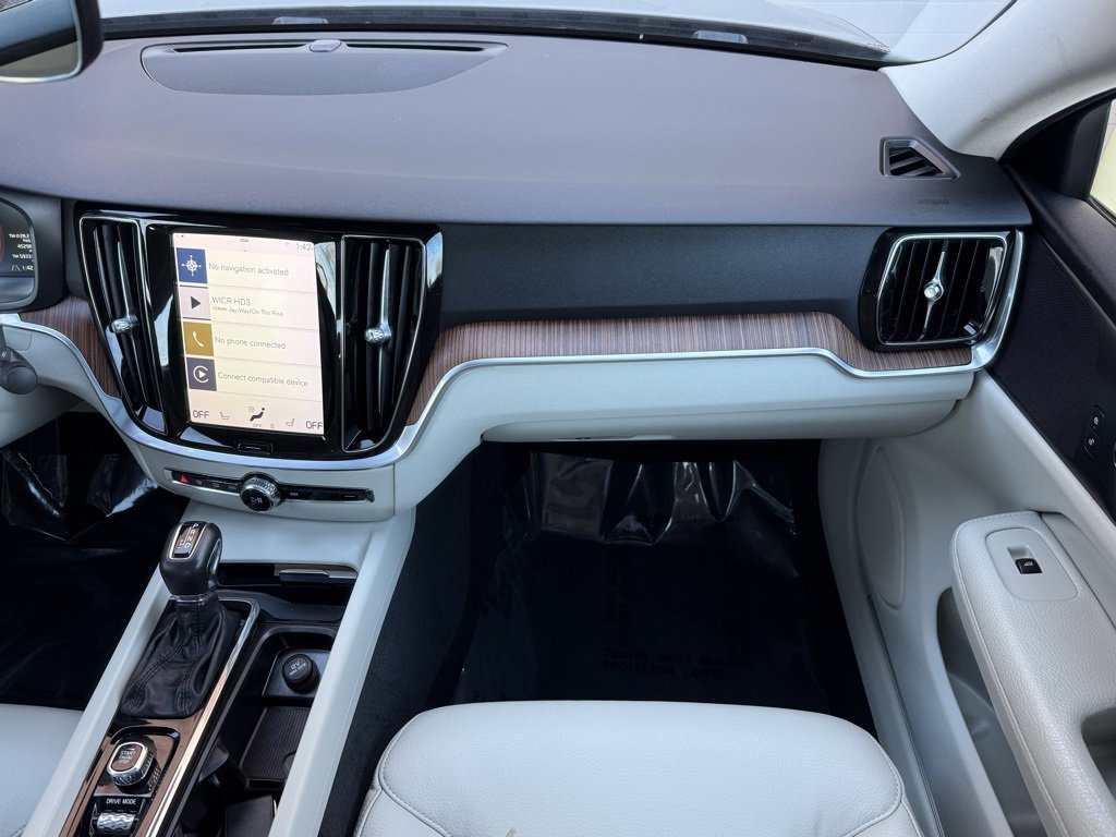 Used 2019 Volvo S60 T5 Momentum w/ Premium Package image 23