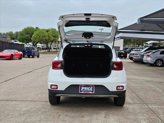 Used 2025 Hyundai Venue SEL image 6