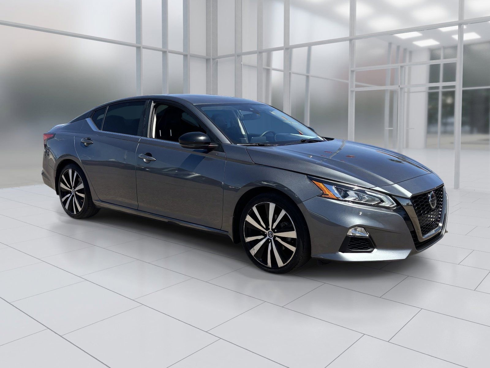 Used 2020 Nissan Altima 2.5 SR w/ Premium Package FWD image 8