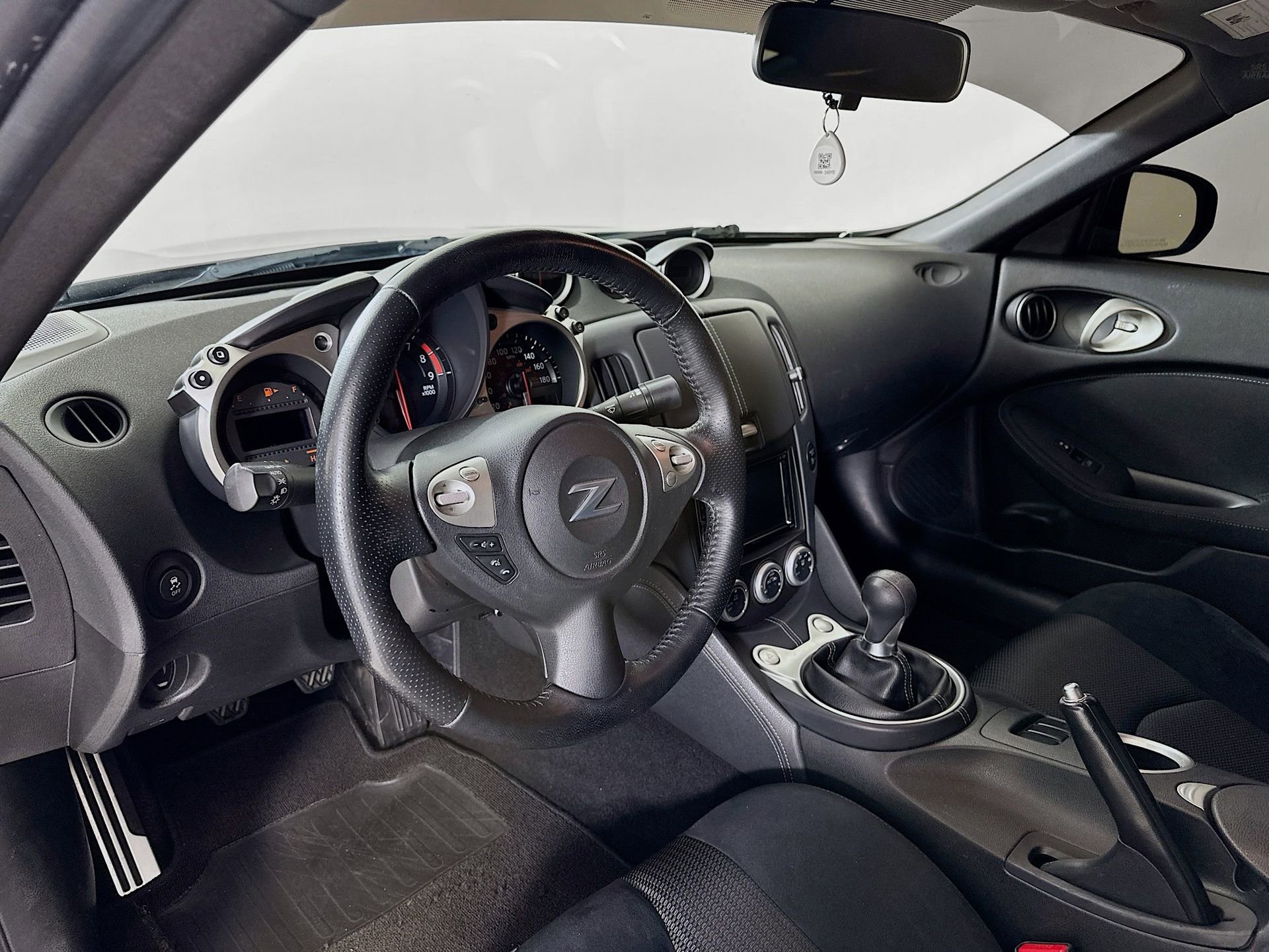 Used 2017 Nissan 370Z Coupe RWD image 10