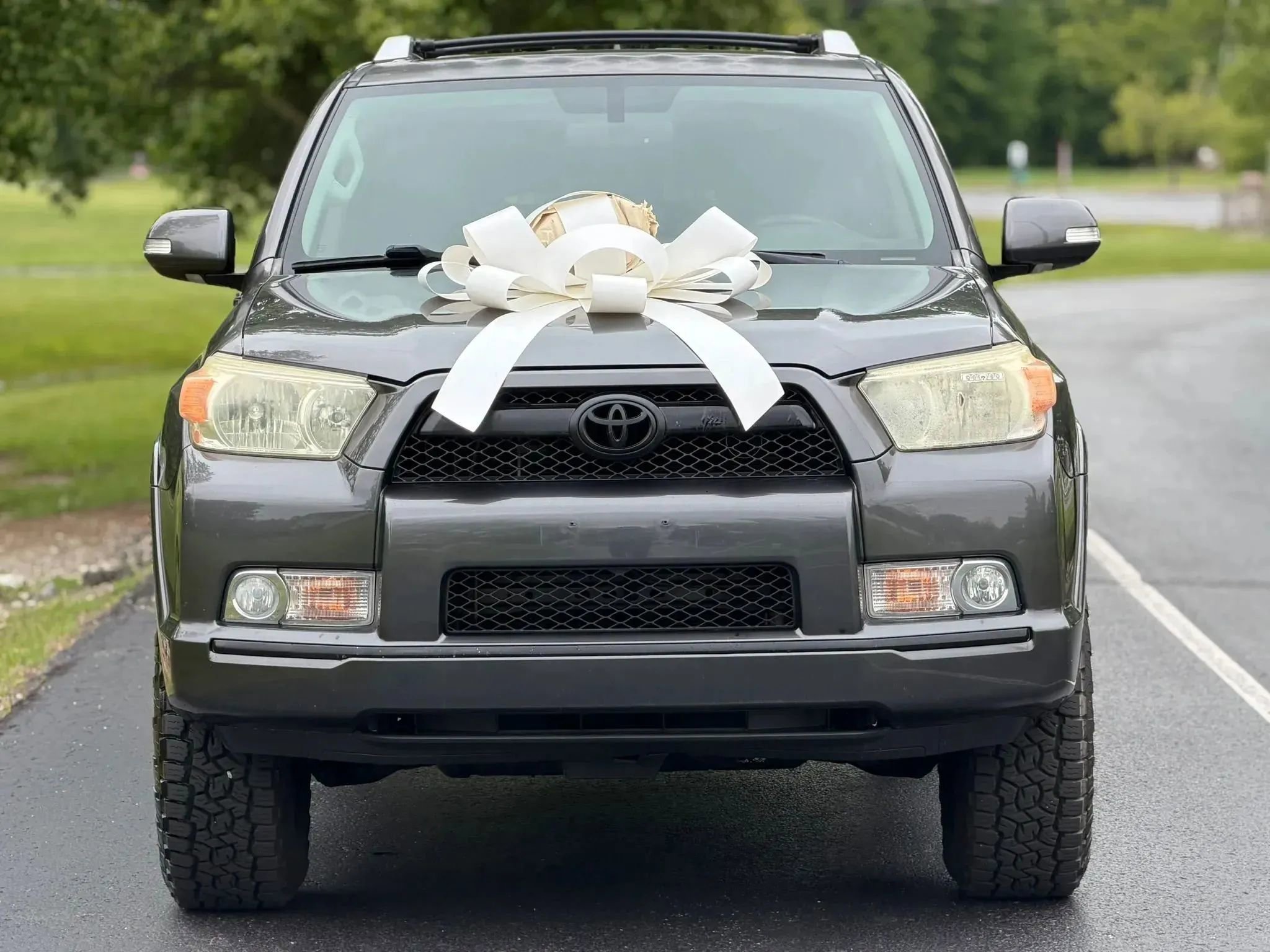 Used 2010 Toyota 4Runner SR5 AWD/4WD image 2