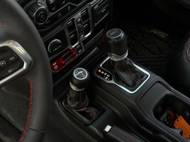 Used 2023 Jeep Gladiator Rubicon w/ Dual Top Group AWD/4WD image 30