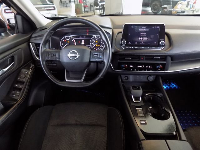 Used 2025 Nissan Rogue SV image 12