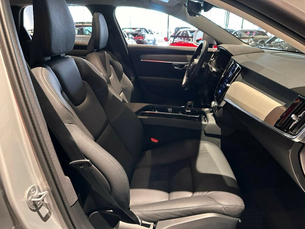 Used 2025 Volvo V90 B6 Cross Country Plus w/ Protection Package Premier AWD/4WD image 31