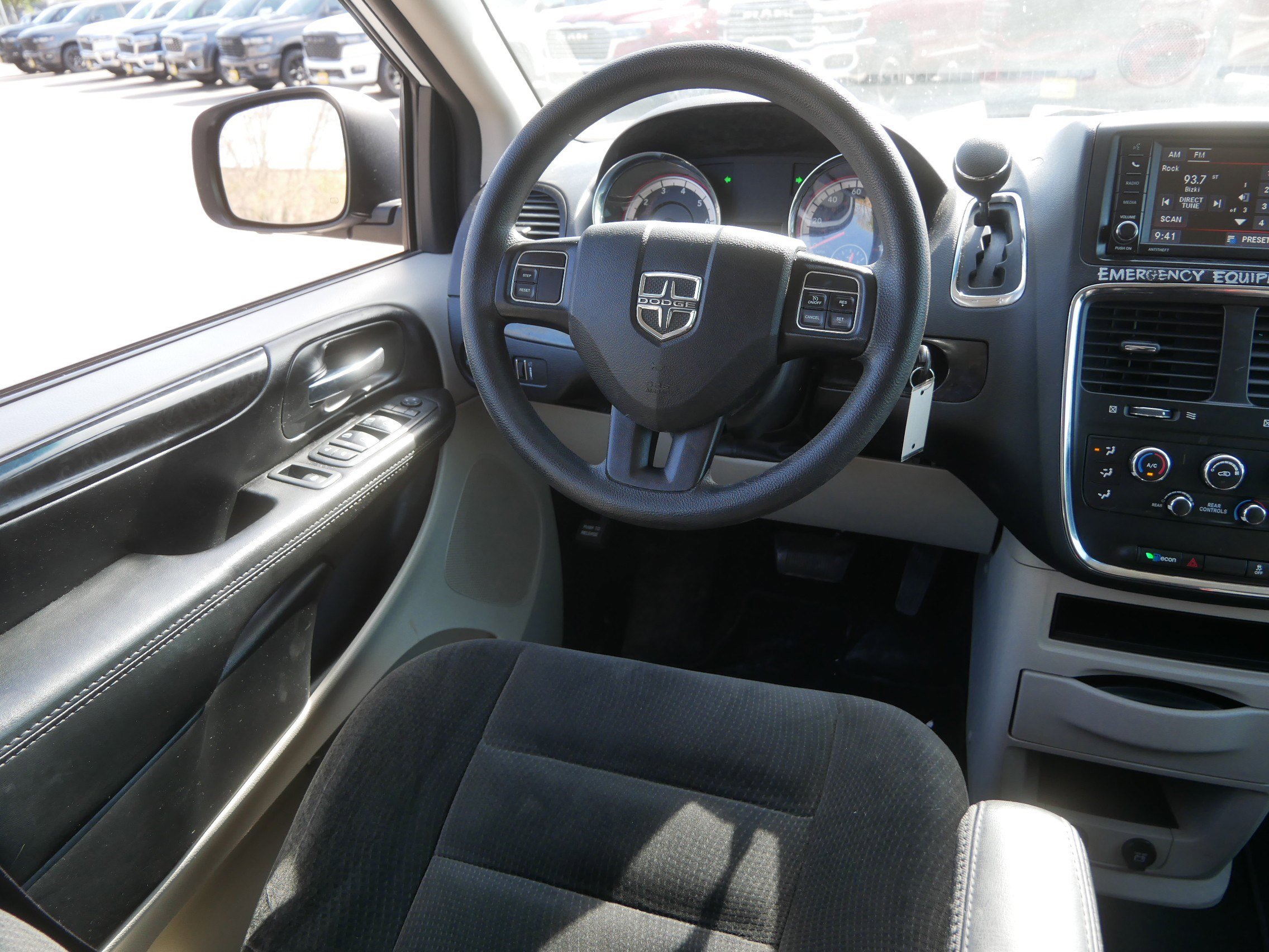 Used 2017 Dodge Grand Caravan SE w/ Power Window Group FWD image 9