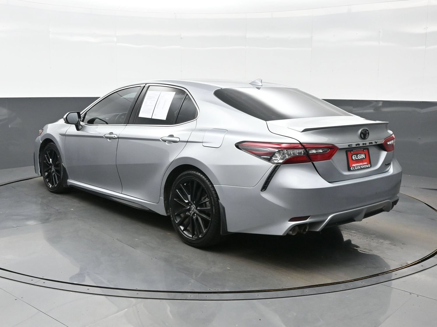 Used 2023 Toyota Camry XSE FWD image 4