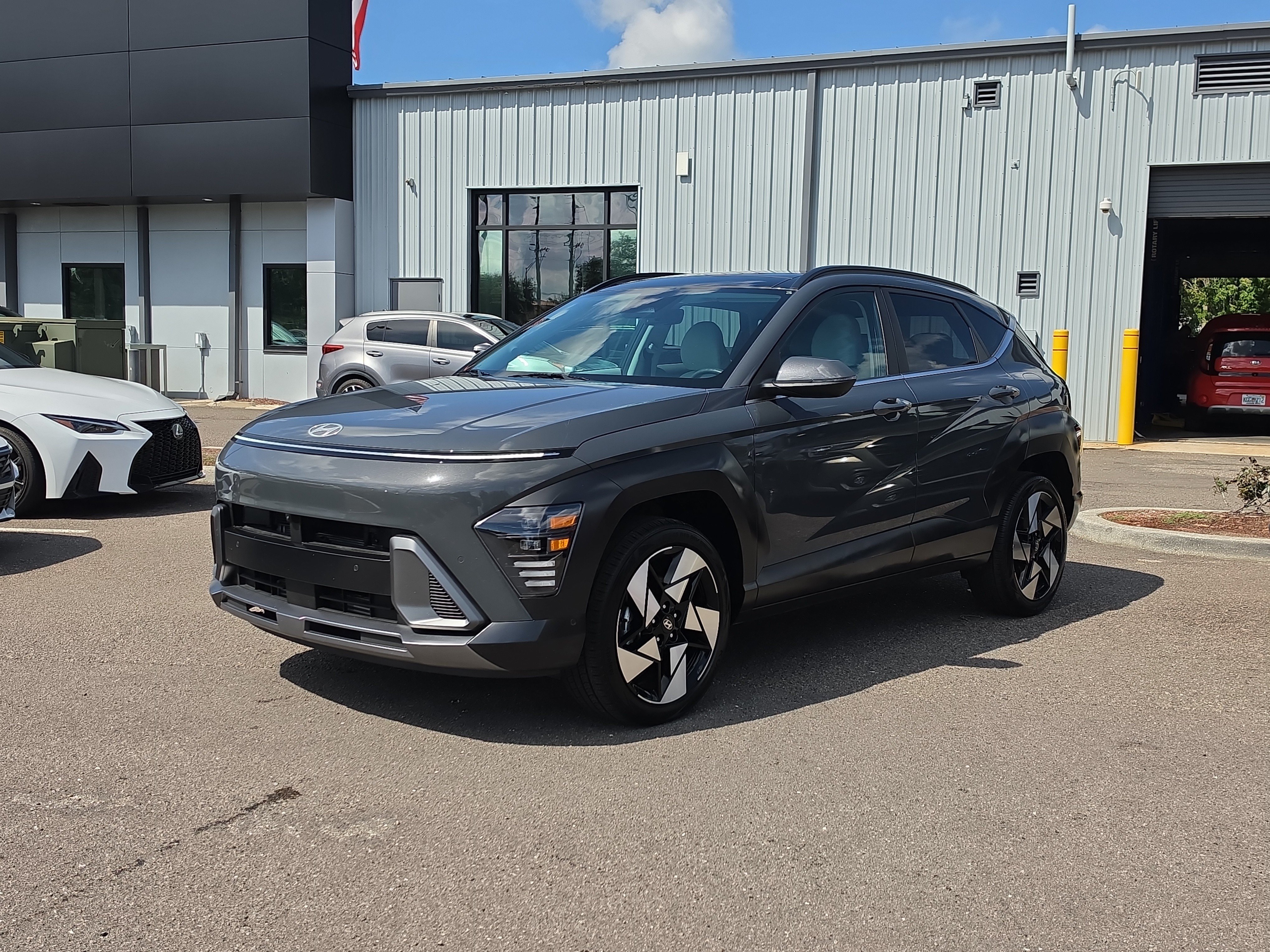 Used 2024 Hyundai Kona Limited AWD/4WD image 4