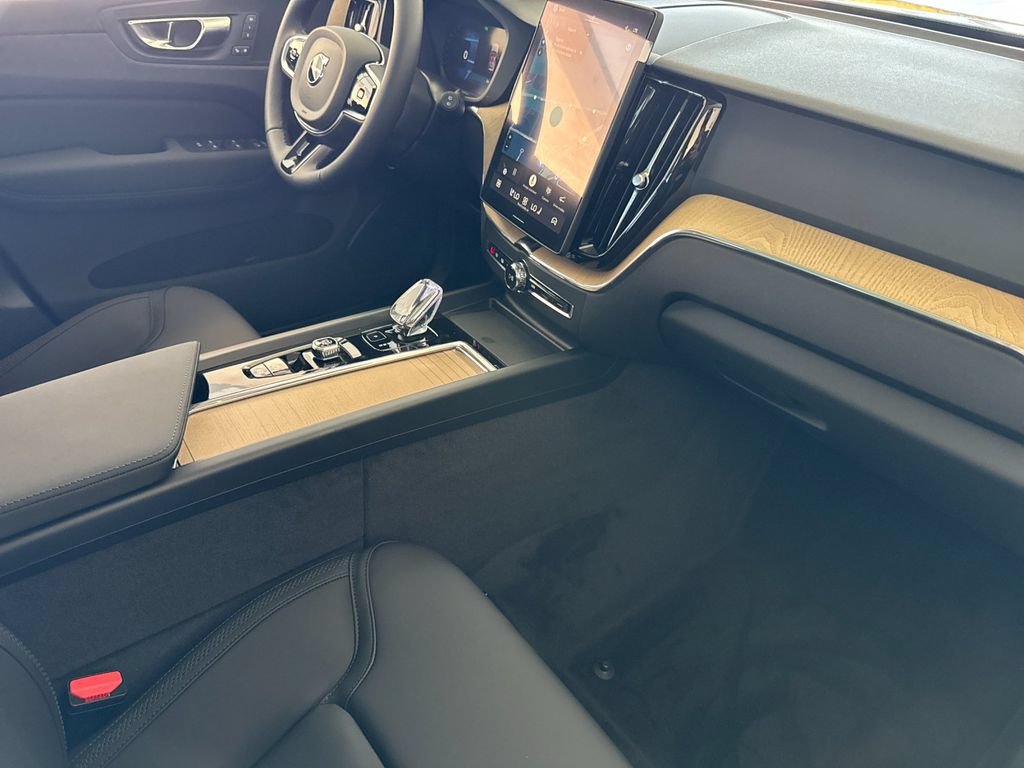 New 2026 Volvo XC60 T8 Plus w/ Climate Package PRO AWD/4WD image 15