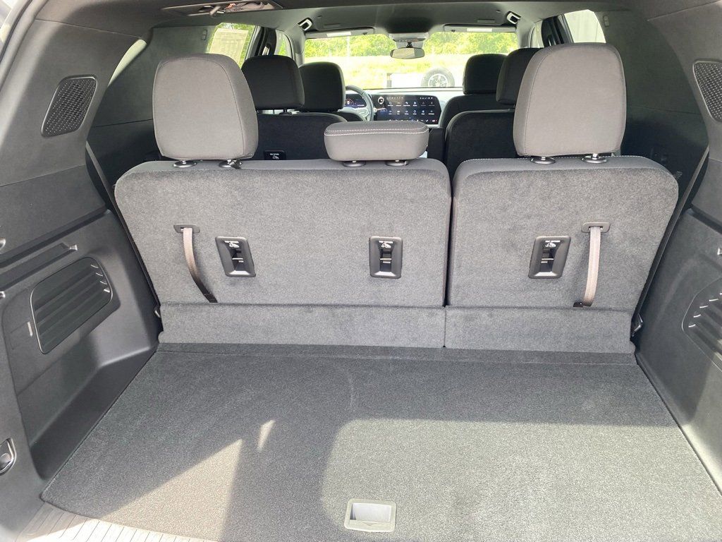 New 2025 Chevrolet Traverse LT image 30