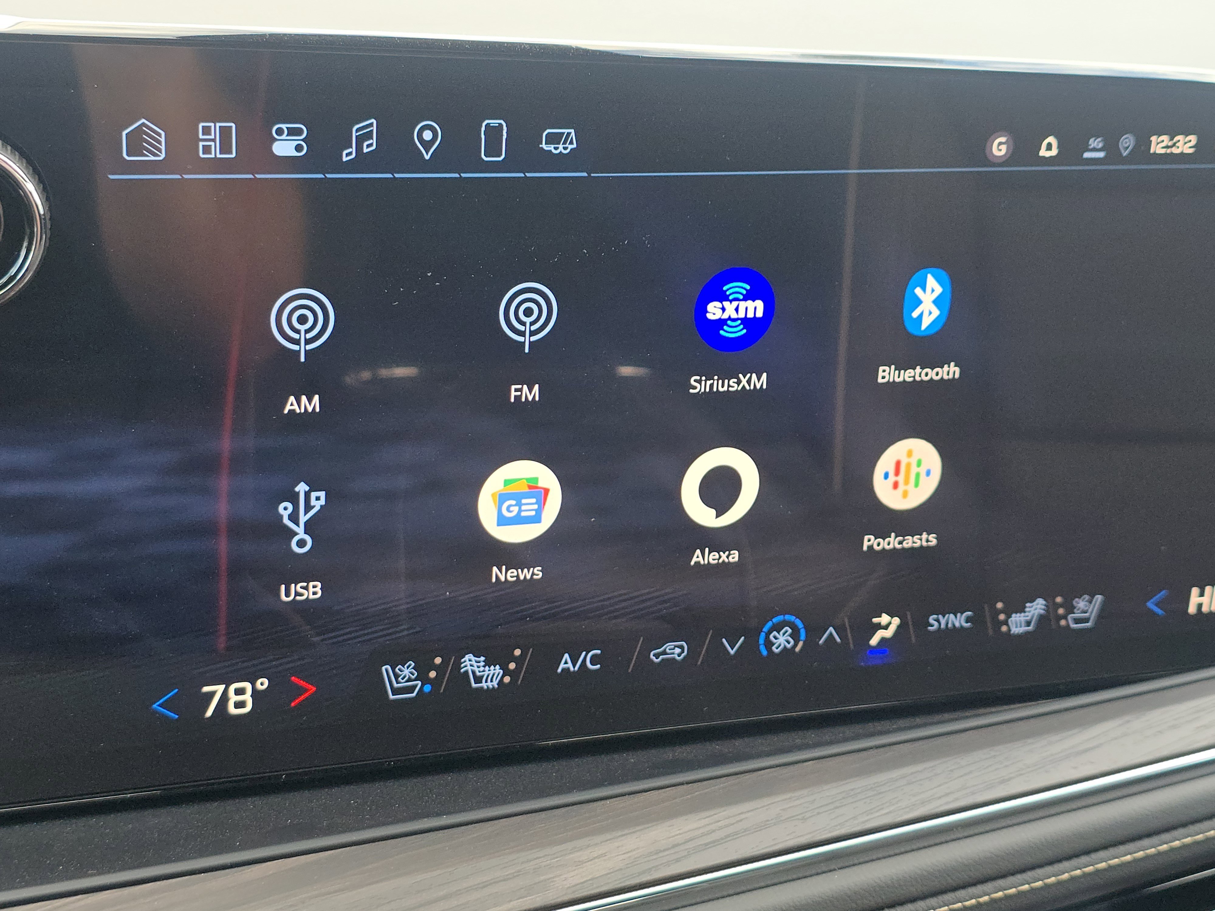 New 2025 Chevrolet Suburban Premier image 11