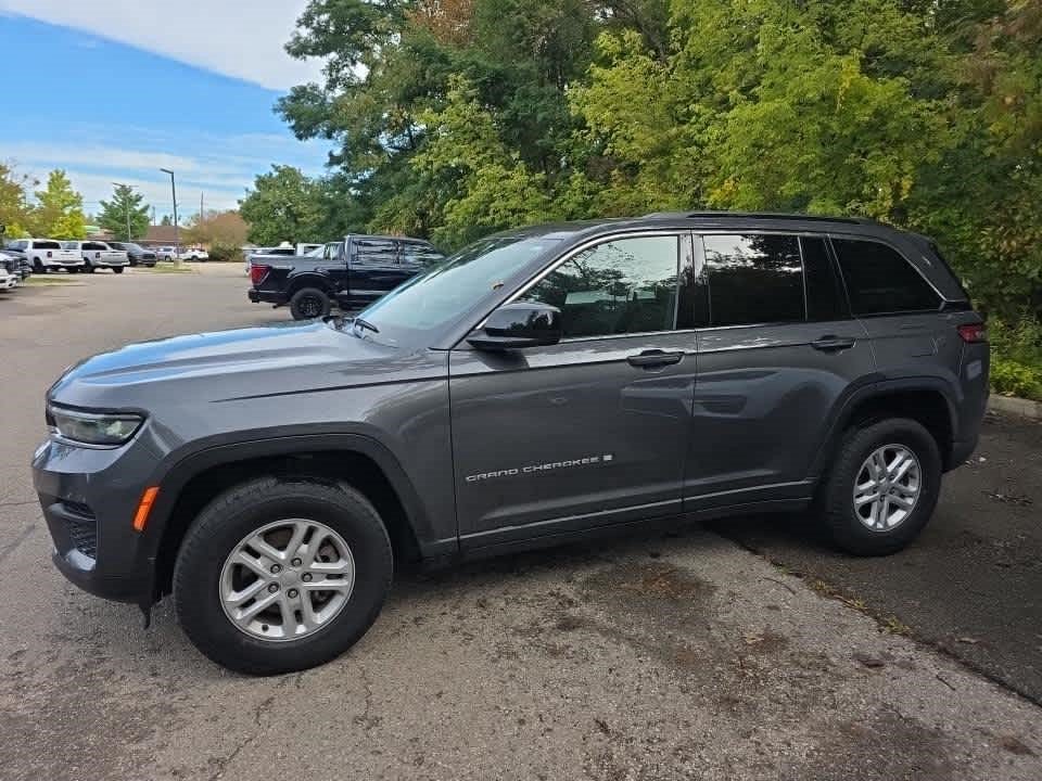 Used 2025 Jeep Grand Cherokee Laredo w/ Luxury Tech Group I AWD/4WD image 9