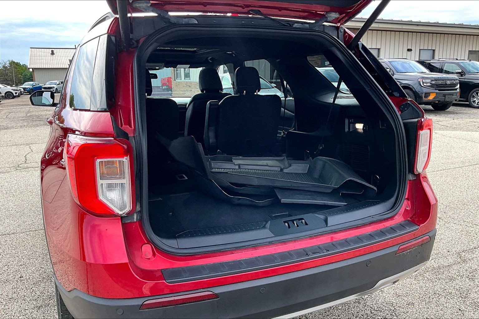 Used 2020 Ford Explorer XLT w/ Equipment Group 202A AWD/4WD image 20