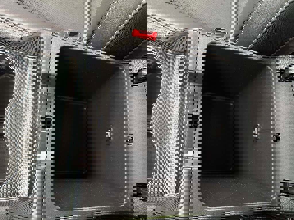 New 2025 Jeep Grand Cherokee L Laredo image 31