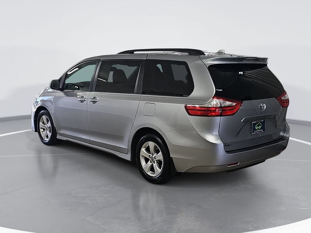 Used 2018 Toyota Sienna LE w/ Carpet Mat Package FWD image 6