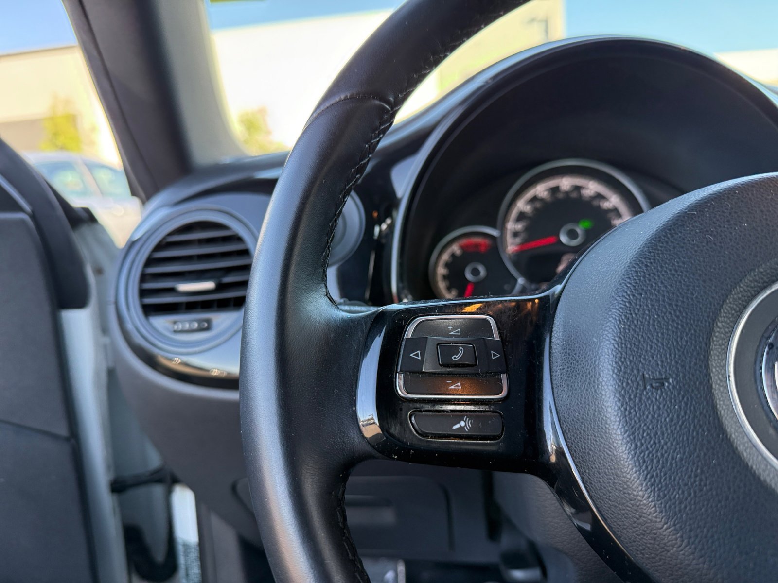 Used 2018 Volkswagen Beetle 2.0T S w/ Style & Comfort Package For S image 17