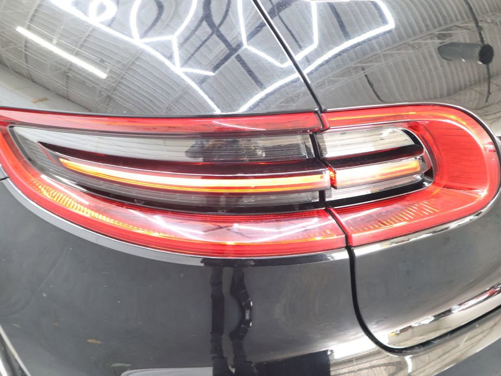 Used 2018 Porsche Macan Sport Edition image 27