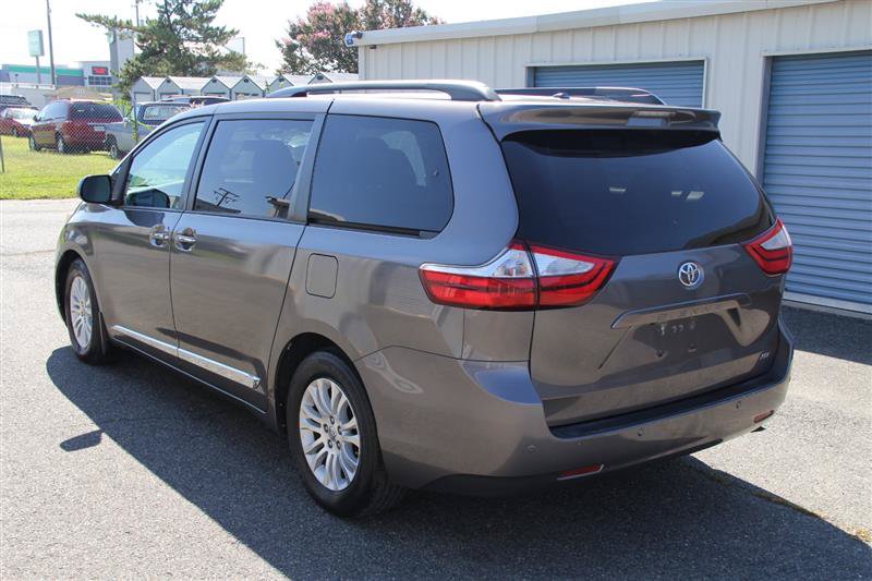 Used 2016 Toyota Sienna XLE w/ XLE Navigation Package FWD image 7
