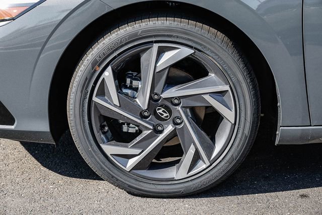 New 2026 Hyundai Elantra Limited FWD image 11