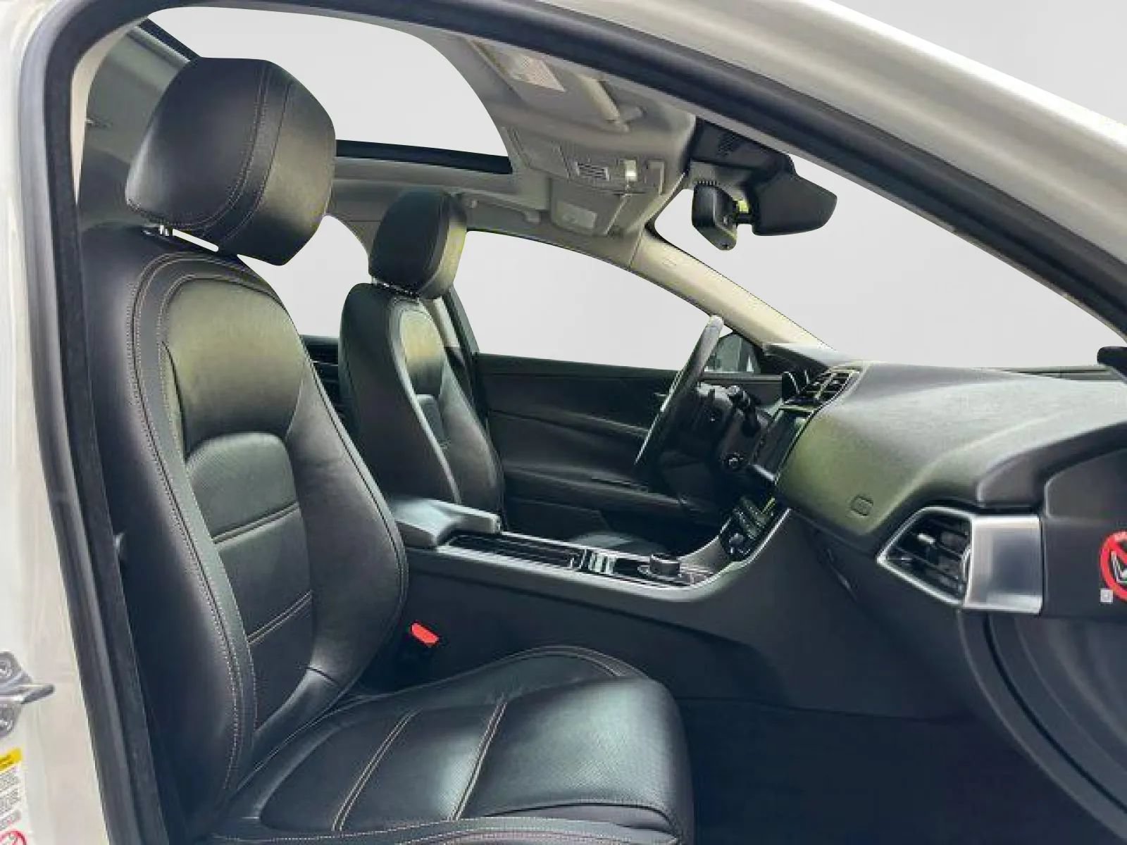 Used 2018 Jaguar XE Prestige RWD image 24