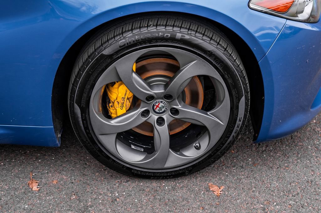 Used 2025 Alfa Romeo Giulia AWD w/ Driving Assist Package image 6