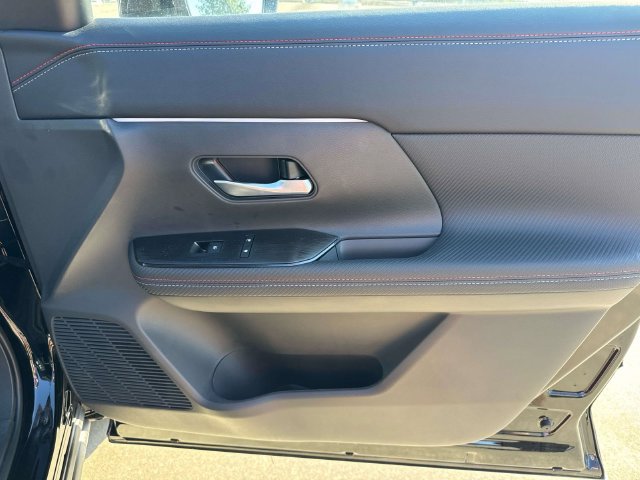 New 2027 Nissan Kicks SR FWD image 16