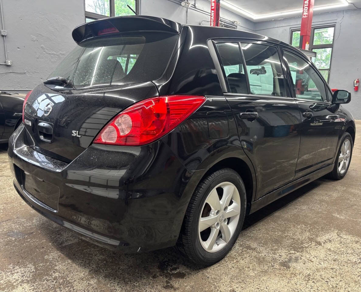 Used 2011 Nissan Versa Hatchback w/ Premium Pkg FWD image 5