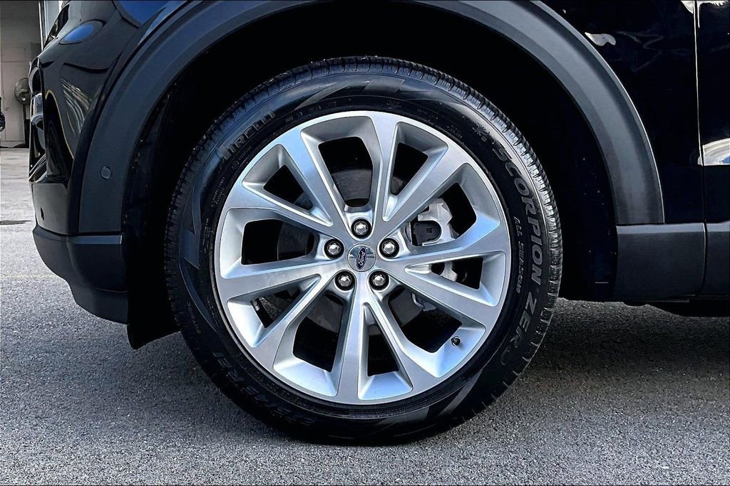 Used 2022 Ford Explorer Platinum w/ Equipment Group 601A image 9