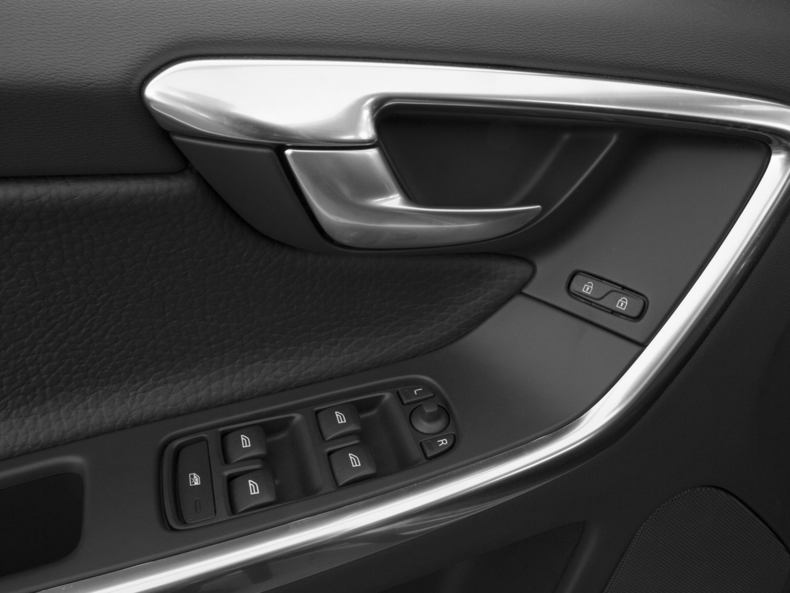 Used 2017 Volvo XC60 T6 Dynamic w/ Preferred Option Package image 17