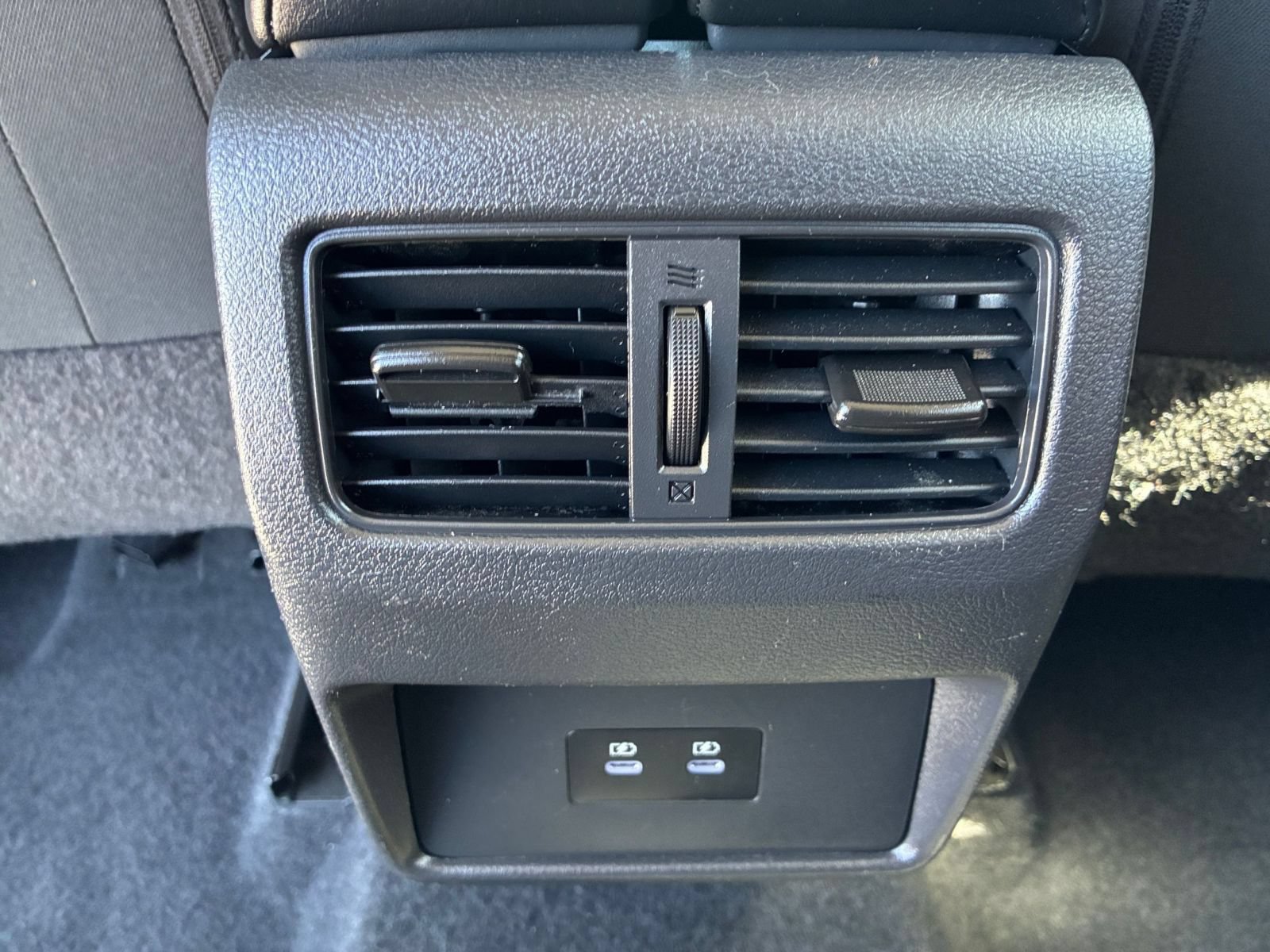 Used 2025 Nissan Rogue SV FWD image 24