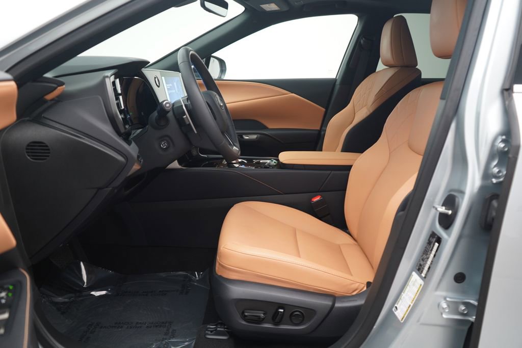 Used 2025 Lexus RX 350 FWD w/ Technology Package image 6